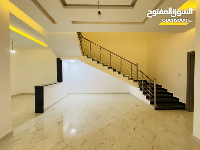 220 m2 3 Bedrooms Townhouse for Sale in Tripoli Ain Zara