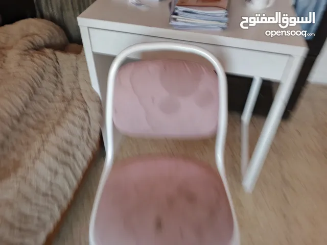 مكتب من أكياس مع كرسي دوار