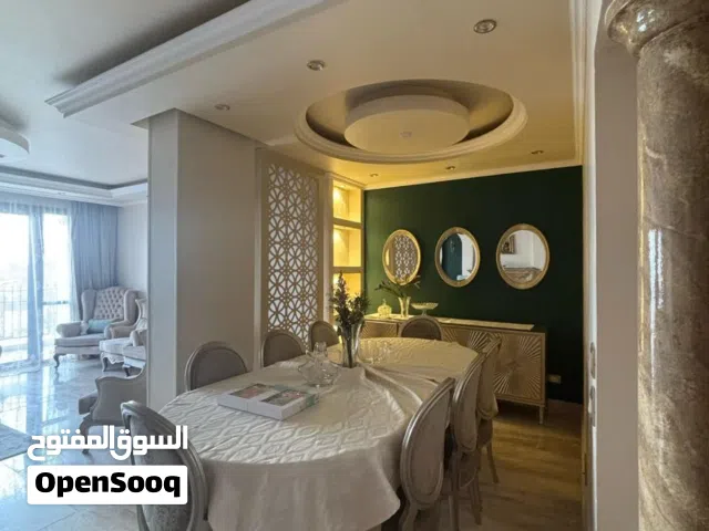 Eastown Sodic  امتلك سور في سور مع الجامعه الامريكيه  شقه متشطبه استلام فوري بالتكيفات والمطبخ