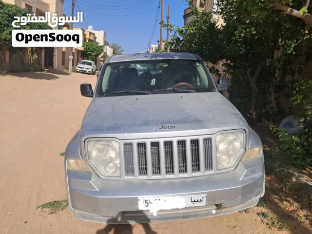 2012 جيب ليبرتى Standard