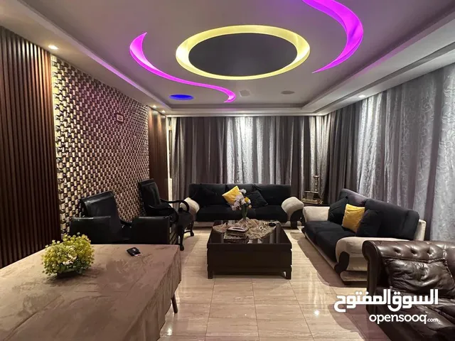 شقة مفروشة ( روف ) للايجار الشهري واليومي من المالك مباشر في شارع المدينة المنورة موقع حيوي