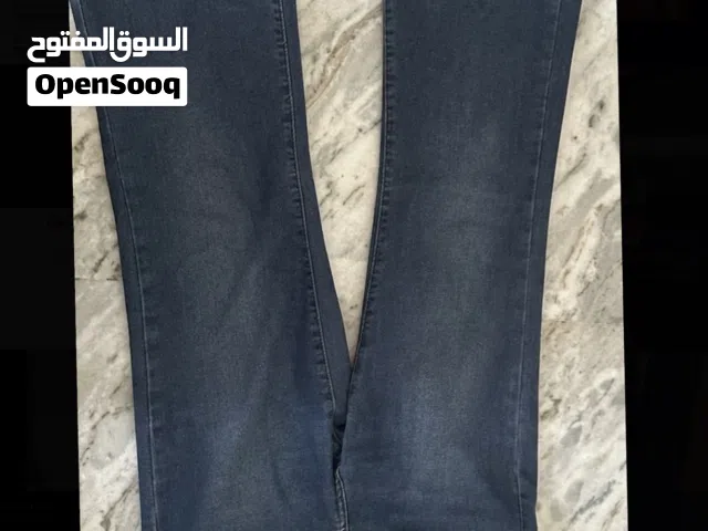 6 بناطيل جينز من ماكس وضراغمه وشي ان for womem كل واحد بدينار ما عاد اخر اثنين ب 4 دنانير والأبيض 2