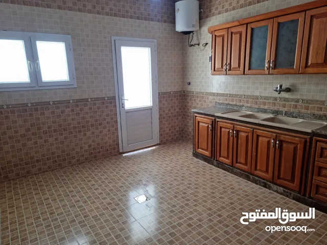 200 m2 4 Bedrooms Townhouse for Rent in Tripoli Tajura