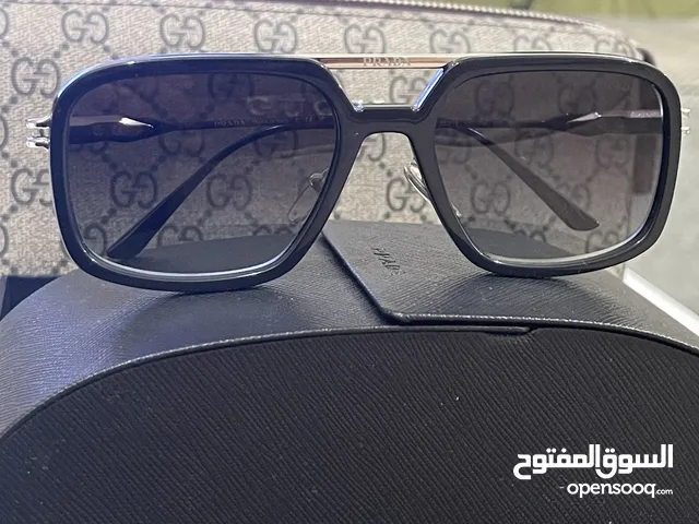 نظارة Prada اصليه مع جميع اغراضها احدث اصدار سعرها بالوكيل 135