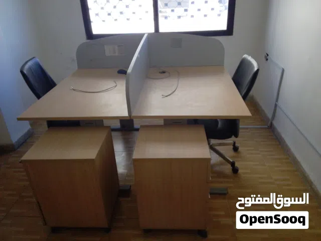 اثاث مكتبي مستعمل بحالة ممتازة