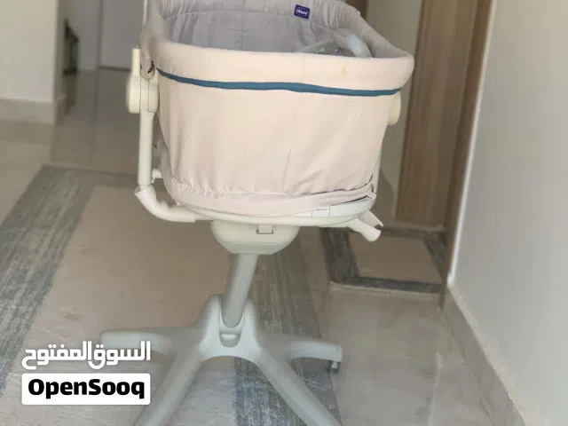 سرير اطفال للبيع 1000 وقابل للنقاش