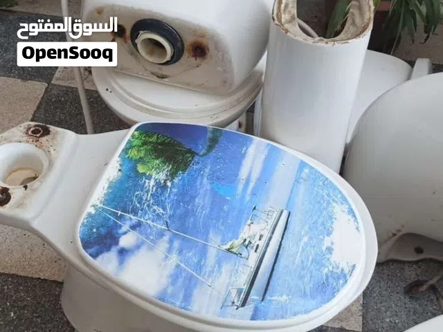 مغسلة مع قاعدة لون ابيض ممتاز وحوض فرنجي مع عوامة اصليه ومشربيات وبراطيش عدد 22