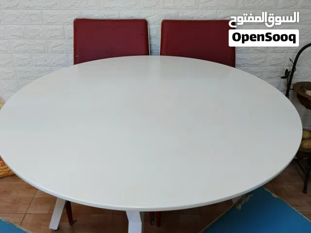طاولة مطبخ حديد مع 4 كراسي حديد ملبس جلد بسعر 20 دينار