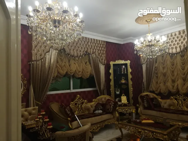 اثاث منزل فاخر جدا بحالة الوكالة للبيع بسبب السفر (شبه جديد)
