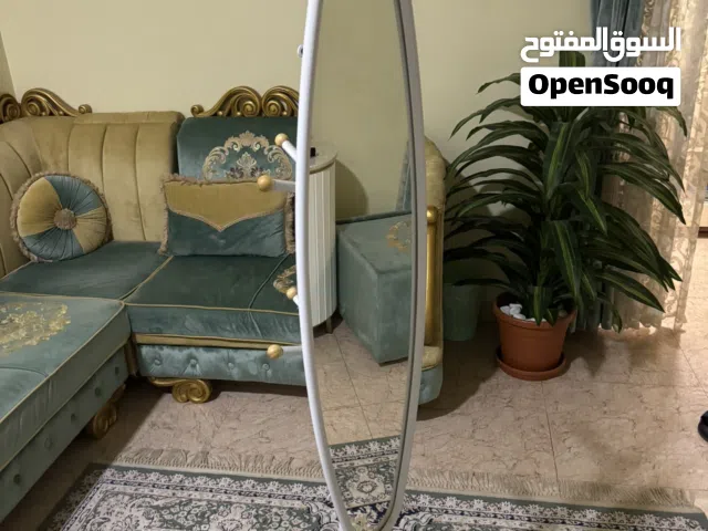 مرايا مع تعليقه ملابس أمورها طيبه قابل لتفاوض