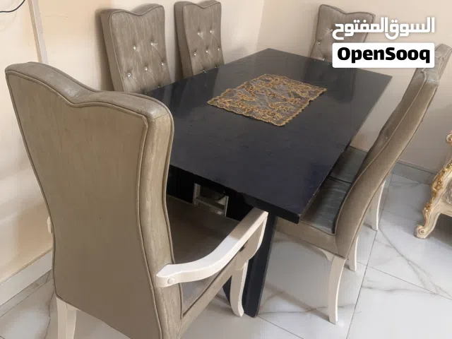 طاولة طعام