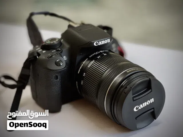 للبيع كاميرا كانون D700 (مستعملة) استخدام خفيف جداً، سعر مميز جدا