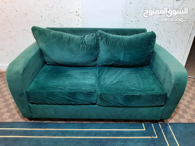 طقم كنب شبه جديد نوع ايشلي موديل دب وارد الكويت