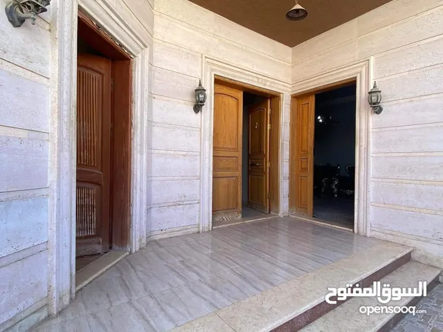 300 m2 4 Bedrooms Townhouse for Rent in Tripoli Al-Serraj