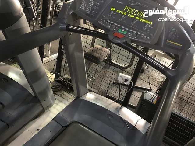 اجهزة لياقه مستعمله بحاله جيده جدًا ماركة precor الأمريكيه.. جهازين مشي و جهاز اليبتكل