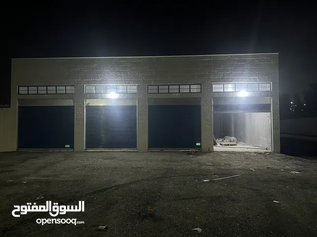 مخزن عدد 2 للايجار -واجهة حجر وموقع مميز