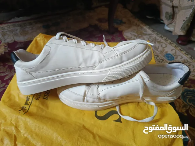 كوتش ابيض جيلد