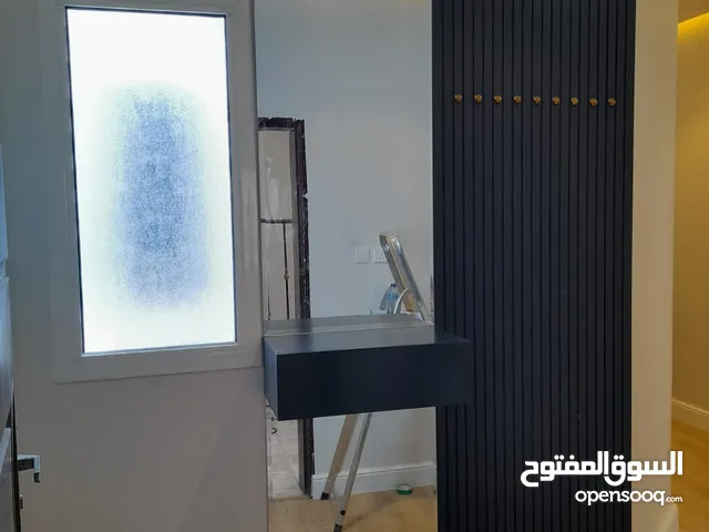 نجار متنقل بالرياض – تفصيل غرف نوم، تركيب أبواب خشب، صيانة أثاث بجودة عالية