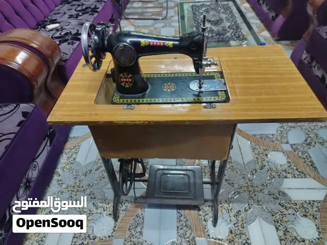ماكنه خياطه منزليه + ميز