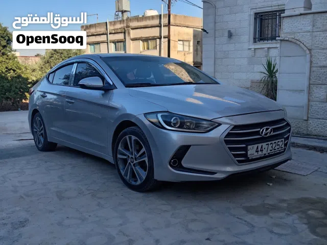 2017 هيونداي افانتي Standard