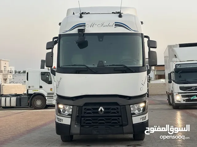 Tractor Unit Renault 2015 in Al Batinah