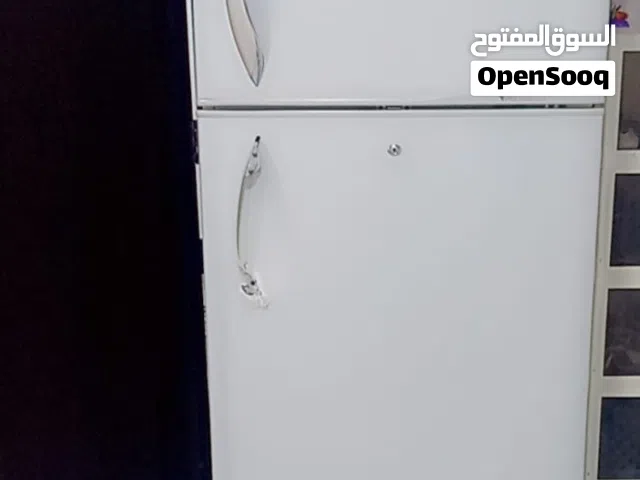 ثلاجه LG شبه جديده استخدام سنه حجم كبير