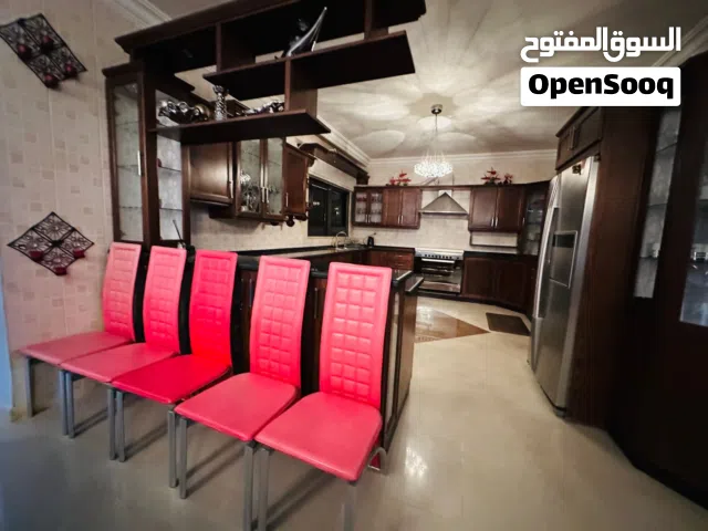 شقة فارغة * مميزة * 3نوم * 240م * مطلة * موقع مميز * خلدا
