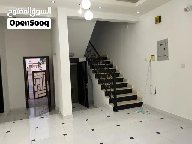 فيلا مميزه للإيجار المعبيلة المرحلة التاسعة بالقرب من سوق السيارات ومسجد الصالحين
