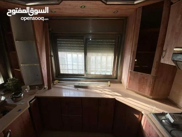 شقه مفروش للايجار ام الشرايط قرب المدرسه التركيه