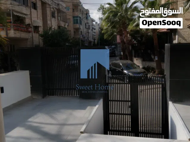 245 m2 4 Bedrooms Apartments for Sale in Amman Um Uthaiena