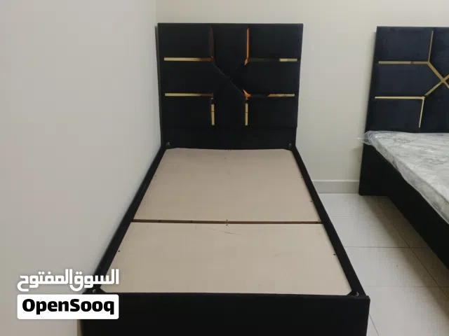 Am selling single bed