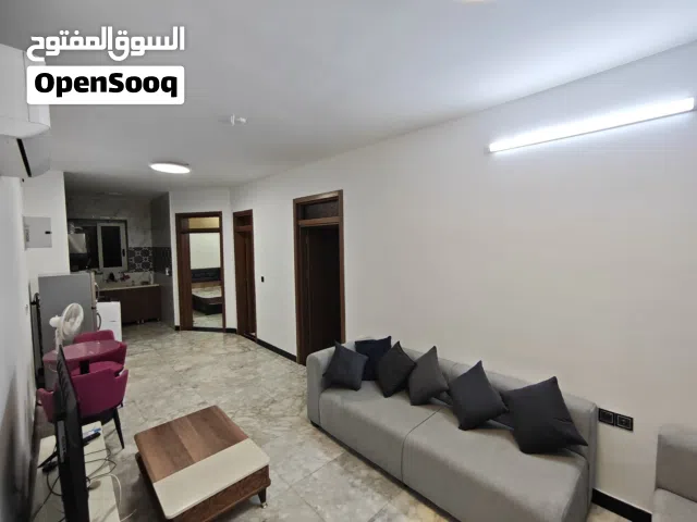 شقة طابق ثاني غرفتين وصاله في القادسيه