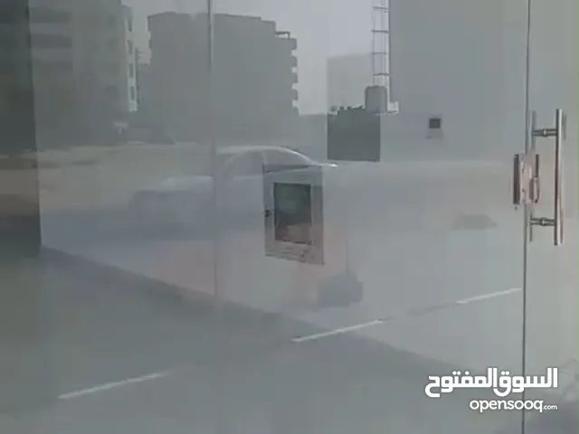 للايجار السنوى محل تجارى جديد بمنطقه مويلح بالشارقه .مساحه واسعه بالقرب من جميع الخدمات .