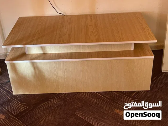 طاوله وسط خشب لاتيه مستخدمه 3اسابيع لون بيج للبيع داعي سفر
