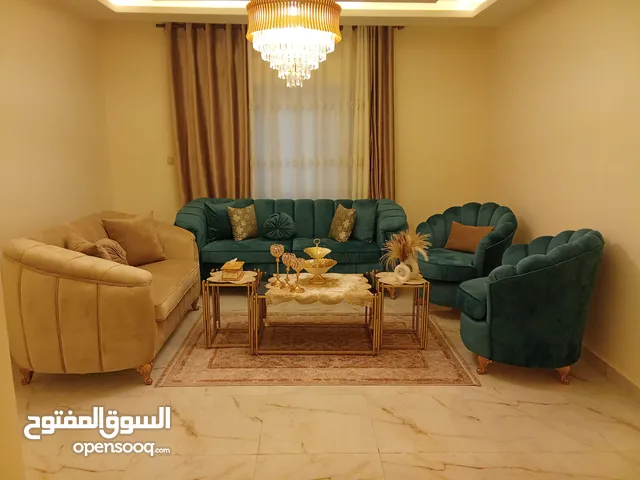 طقم كنب شبه جديد بسعر مغري