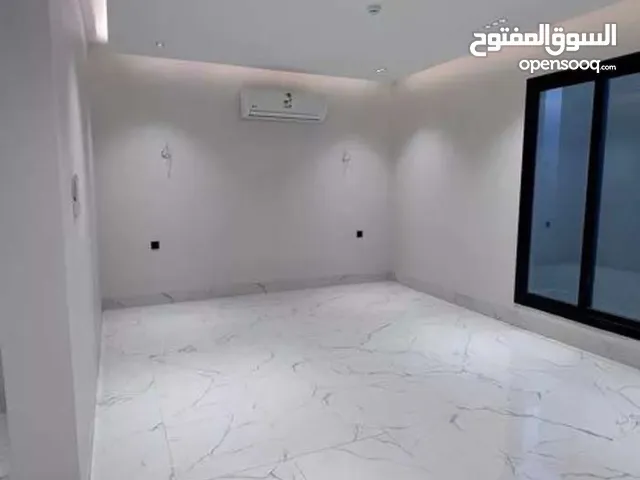 شقة للايجار الرياض حي ظهرة لبن  *مكونه من :*  ثلاث غرف نوم  *2 حمامين*  *1صاله*  *مطبخ    *المكي