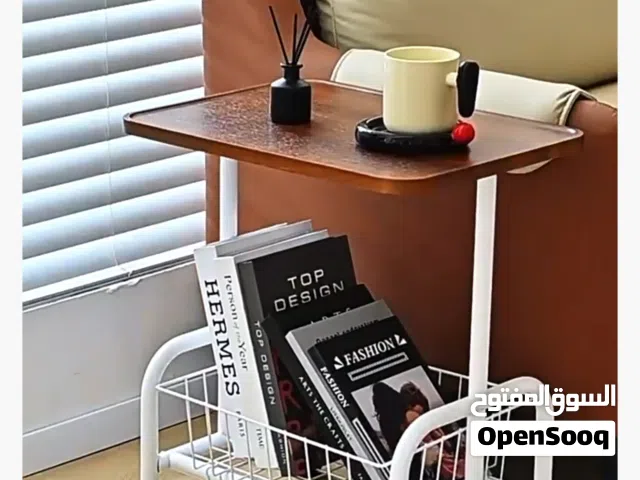 ميز أو طاولة جانبية متحركة