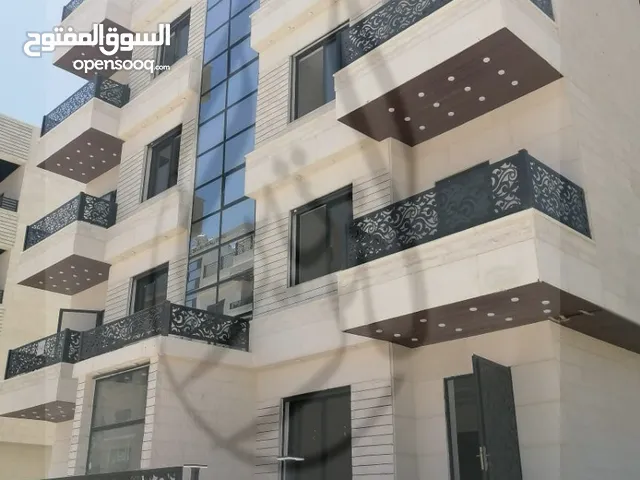 شقة فاخرة طابق ارضي مع تراس بأرقى مناطق البنيات