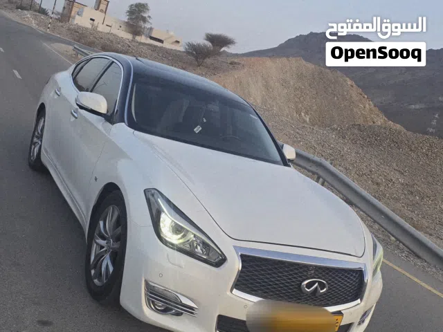 2016 إنفينيتي Q70 Standard