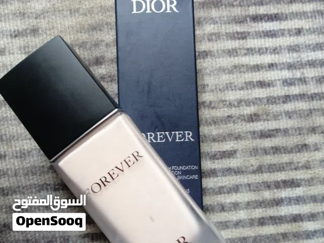Dior Forever Foundatio  للبيع فاونديشن Dior Forever بحالة جديدة وممتازة.  تغطية جميلة وطبيعي