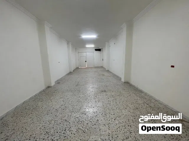 عدد 2 مخازن للايجار بالقرب من طريق الخدمات الحي الجامعي (طرابلس)