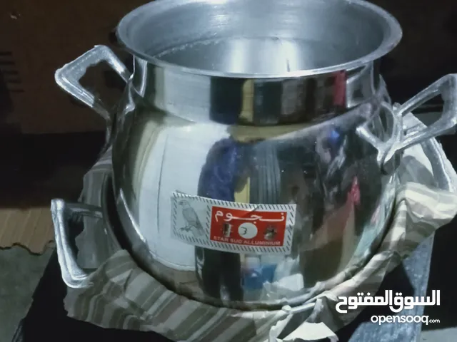 إناء جديد مصنوع من الألمنيوم