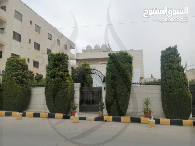 215 m2 3 Bedrooms Villa for Sale in Amman Al Bnayyat