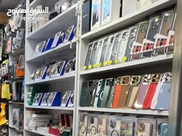 فاترينات عدد 6 للبيع 4 عموديات و2 جداريات مع ميز عدد 2