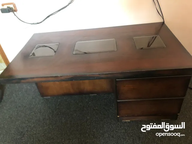 طاولة وسط للبيع بحالة جيدة