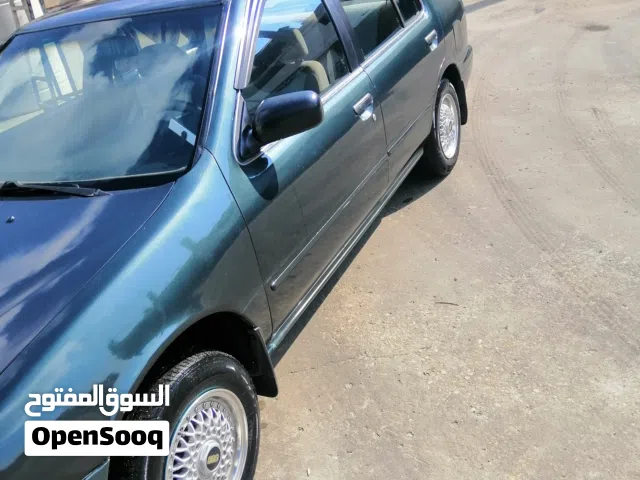1998 نيسان صني Standard