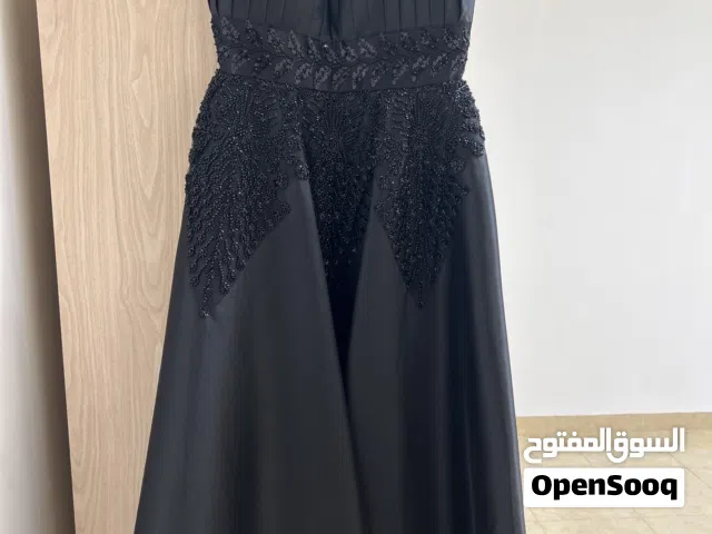 فستان أسود