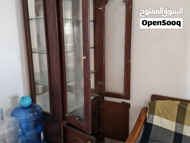 بوفيه خشبي فخم بحالة جيدة للبيع