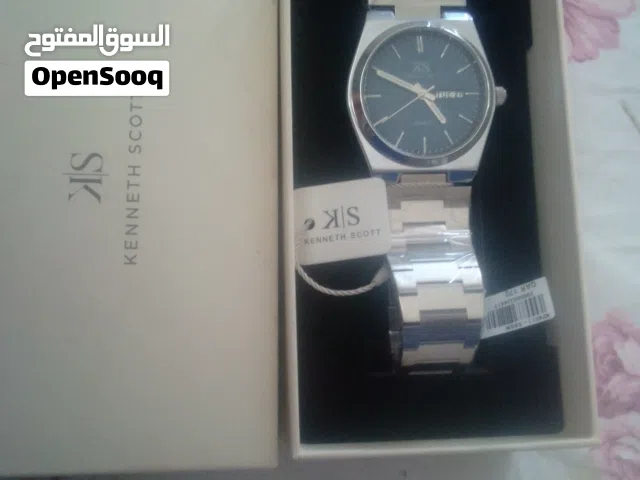 ساعه نضيفه مش مستعمله موجوده في رصيفه