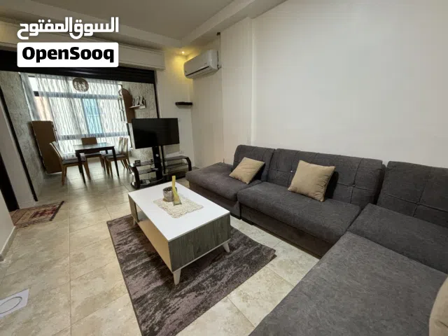 شقة مفروشة غرفة نوم مع بلكونه وتوابعها للإيجار موقع مميز..
